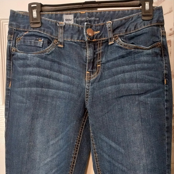 Mossimo Curvy Bootcut Jeans - Picture 5 of 6